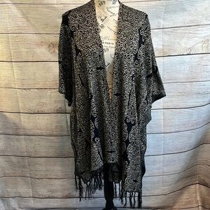 Chico’s Ivy Ruana Wrap Poncho Metallic Fringe Sleeves Black Gold One Size